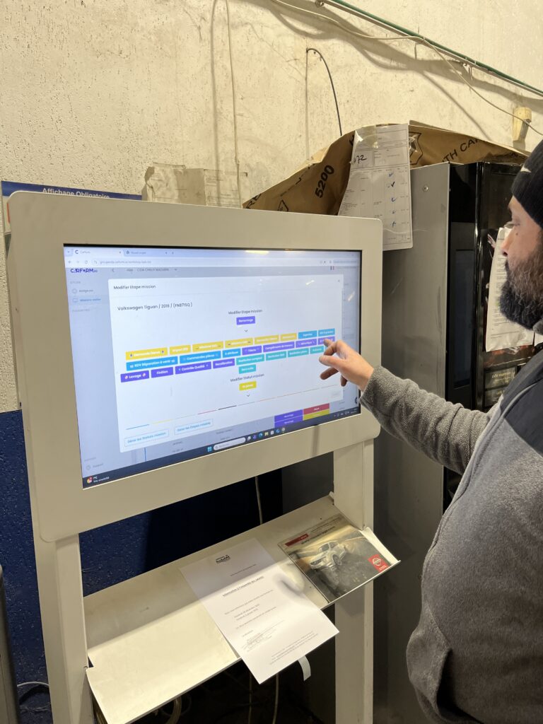 Borne tactile logiciel de gestion après-vente automobile